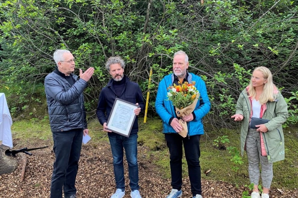 Jónatan Garðarsson (links), Vorsitzender des isländischen Forstverbandes, hält eine Rede bei der Nominierung zum Baum des Jahres...